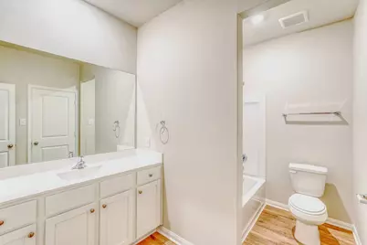 8204 Burnt Orchid Drive, Houston, TX 77016 - Photo 11