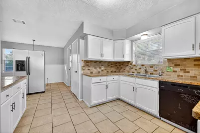 9602 S Petersham Drive, Houston, TX 77031 - Photo 11