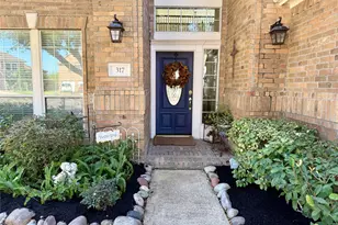 317 Marina Oaks Ct, Kemah, TX 77565 - Photo 3