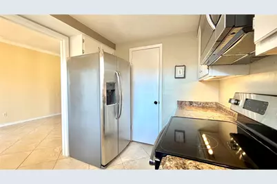 11710 Southlake Drive #16, Houston, TX 77077 - Photo 9