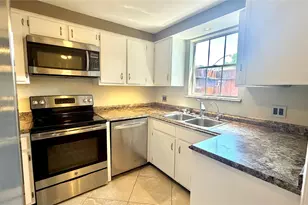 11710 Southlake Dr, Houston, TX 77077 - Photo 11