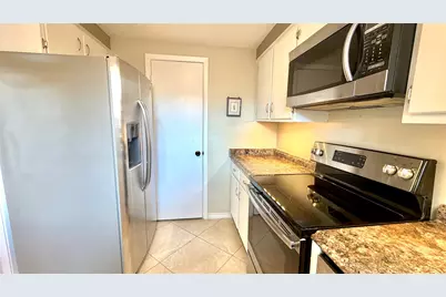 11710 Southlake Drive #16, Houston, TX 77077 - Photo 7