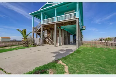 1035 Rollover Circle, Gilchrist, TX 77617 - Photo 11