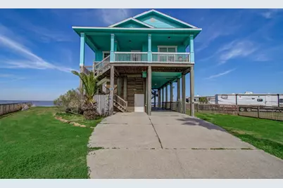 1035 Rollover Circle, Gilchrist, TX 77617 - Photo 9