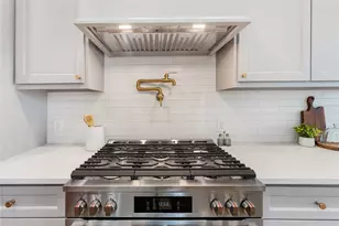 1318 E 32nd 1/2 St, Houston, TX 77022 - Photo 13