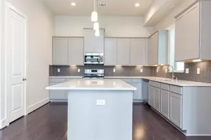 5836 E Post Oak Ln, Houston, TX 77055 - Photo 9