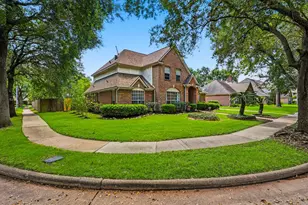 3926 Felicia Dr, Sugar Land, TX 77479 - Photo 5