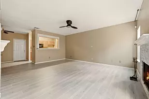 9800 Pagewood Ln, Houston, TX 77042 - Photo 13