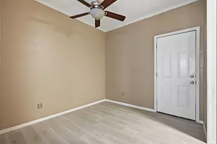 9800 Pagewood Ln, Houston, TX 77042 - Photo 15