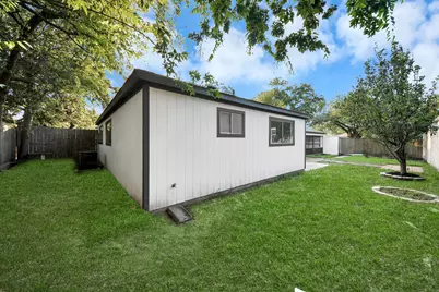 10915 Berry Tree Drive, Houston, TX 77064 - Photo 29