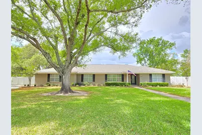 2101 Meadow Lane, El Campo, TX 77437 - Photo 1