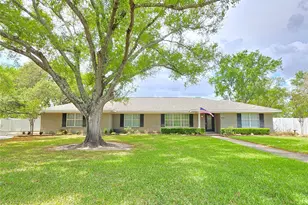 2101 Meadow Ln, El Campo, TX 77437 - Photo 1