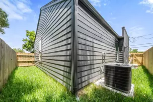 1277 Dewalt St, Houston, TX 77088 - Photo 29