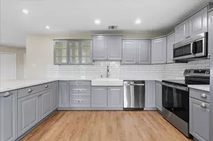 3123 W Heatherock Cir, Sugar Land, TX 77479 - Photo 3