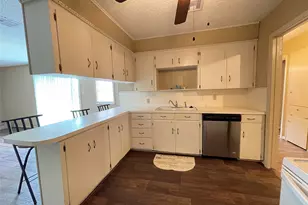 317 Evans St, Angleton, TX 77515 - Photo 9