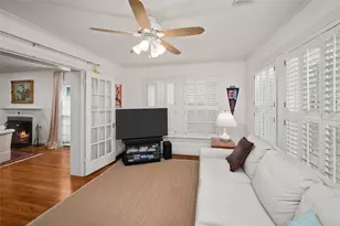 2229 Maroneal St, Houston, TX 77030 - Photo 9