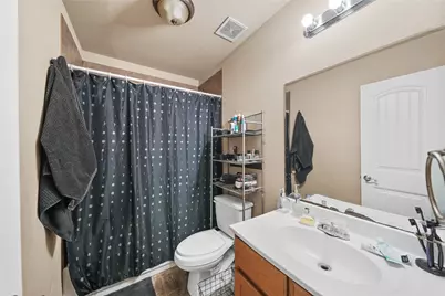 1402 W Phillips St, Alvin, TX 77511 - Photo 15
