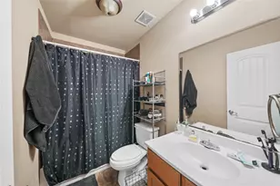1402 W Phillips St, Alvin, TX 77511 - Photo 15