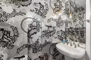 823 E 36th St, Houston, TX 77022 - Photo 11