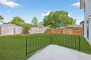 15206 Barbarossa Dr, Houston, TX 77083 - Photo 19