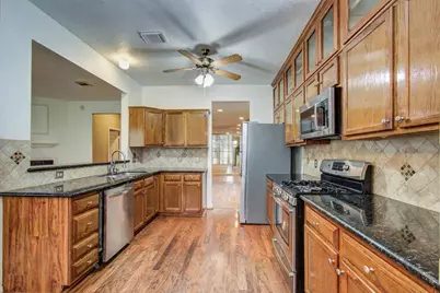 16218 Ruffian Drive, Friendswood, TX 77546 - Photo 5