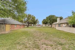 5126 Park View Dr, Willis, TX 77318 - Photo 9