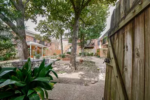 2822 Briarhurst Dr, Houston, TX 77057 - Photo 11
