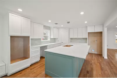 7727 Fairdale Lane, Houston, TX 77063 - Photo 9