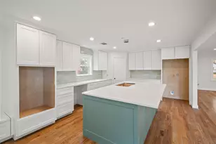 7727 Fairdale Ln, Houston, TX 77063 - Photo 9