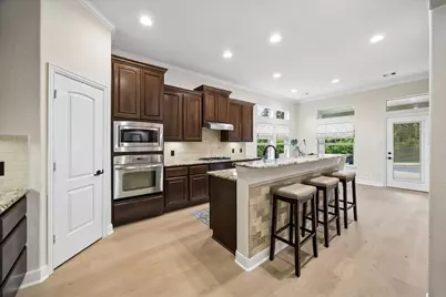 18 Blue Bungalow Drive, The Woodlands, TX 77389 - Photo 13