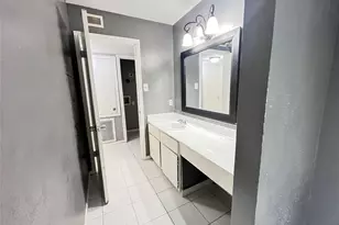 10211 Sugar Branch Dr, Houston, TX 77036 - Photo 7