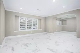 10710 Russett Dr, Houston, TX 77042 - Photo 9