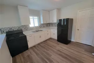 715 11th St, Dickinson, TX 77539 - Photo 3