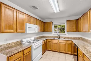 9738 Gulfstream Dr, Conroe, TX 77303 - Photo 15