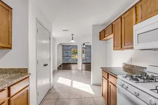 9738 Gulfstream Dr, Conroe, TX 77303 - Photo 19