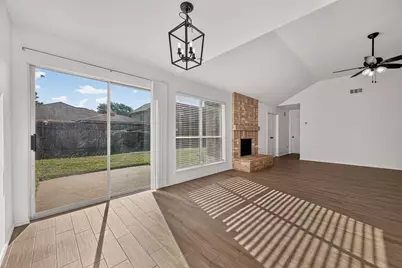 11410 Sunny Creek Drive, Houston, TX 77066 - Photo 9