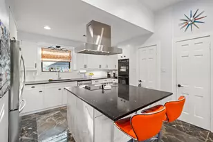 4 Thunderbird Dr, Conroe, TX 77304 - Photo 9