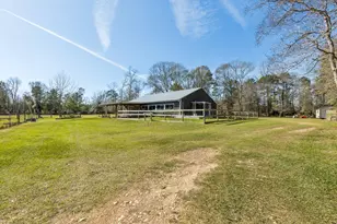 392 Robert E Lee Ln, Livingston, TX 77351 - Photo 1