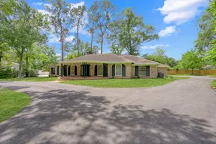 3 Briarwood Dr, Conroe, TX 77301 - Photo 3