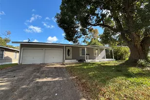 612 Winding Way St, Lake Jackson, TX 77566 - Photo 1
