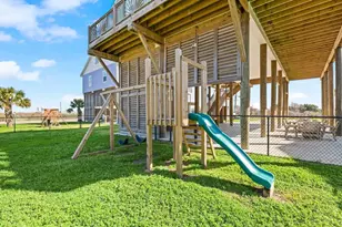 985 Gordon Dr, Gilchrist, TX 77617 - Photo 11