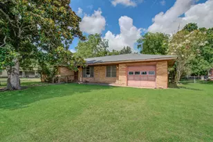 414 Forest St, Columbus, TX 78934 - Photo 5