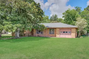 414 Forest St, Columbus, TX 78934 - Photo 3
