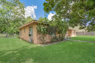 414 Forest St, Columbus, TX 78934 - Photo 7