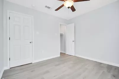 8595 Parkway Dr #B, Houston, TX 77088 - Photo 23