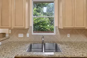 1424 W 24th St, Houston, TX 77008 - Photo 5