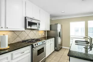 1273 W 17th St, Houston, TX 77008 - Photo 3