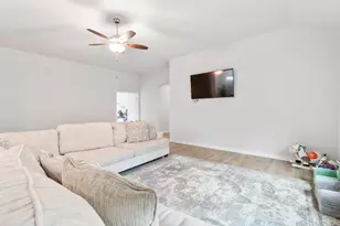 12259 N Chestnut Hls Dr, Conroe, TX 77303 - Photo 7