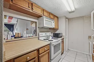 9582 Windswept Ln, Houston, TX 77063 - Photo 5