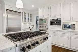 3616 Meadow Lake Ln, Houston, TX 77027 - Photo 11